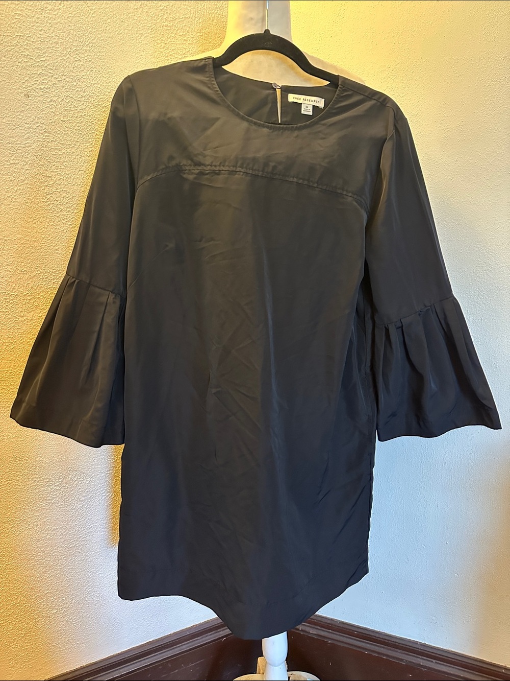 Free Assembly Black Bell-Sleeve Midi Dress Size M